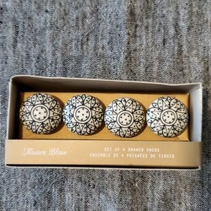 Set of 4 drawer pulls